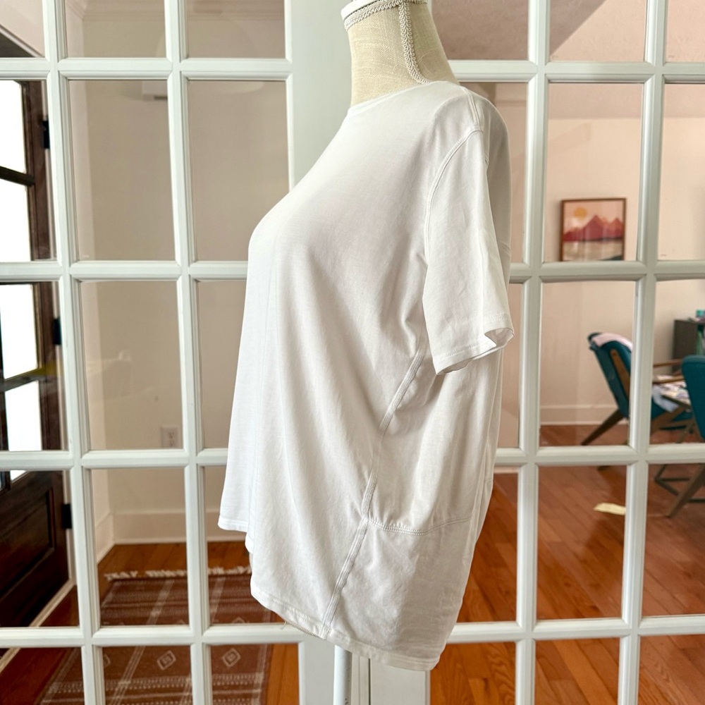 Lululemon Back in Action Short Sleeve Tee - Picture 4 of 9